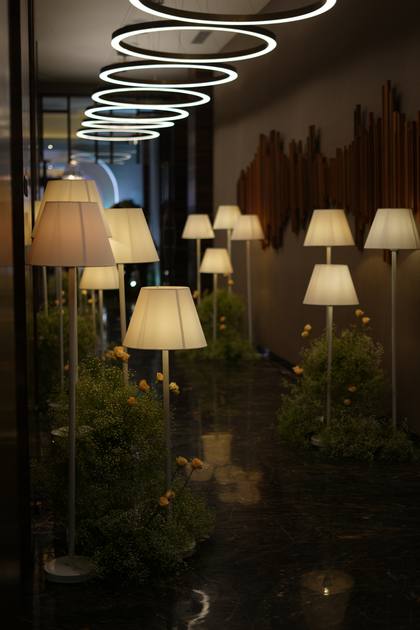 Aisle / Walkway and Floral detail — Arrival / Lobby decor — Westin
